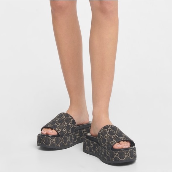 Gucci: Denim GG Supreme Angelina Jacquard Black Slide Sandals - Picture 3 of 8